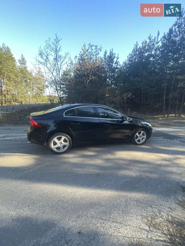 Седан Volvo S60 2011 в Зміїві