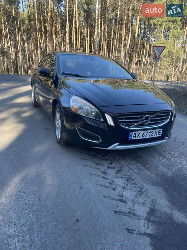 Седан Volvo S60 2011 в Зміїві