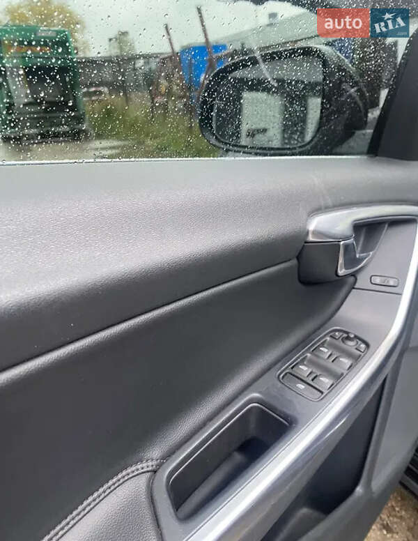 Седан Volvo S60 2015 в Львове
