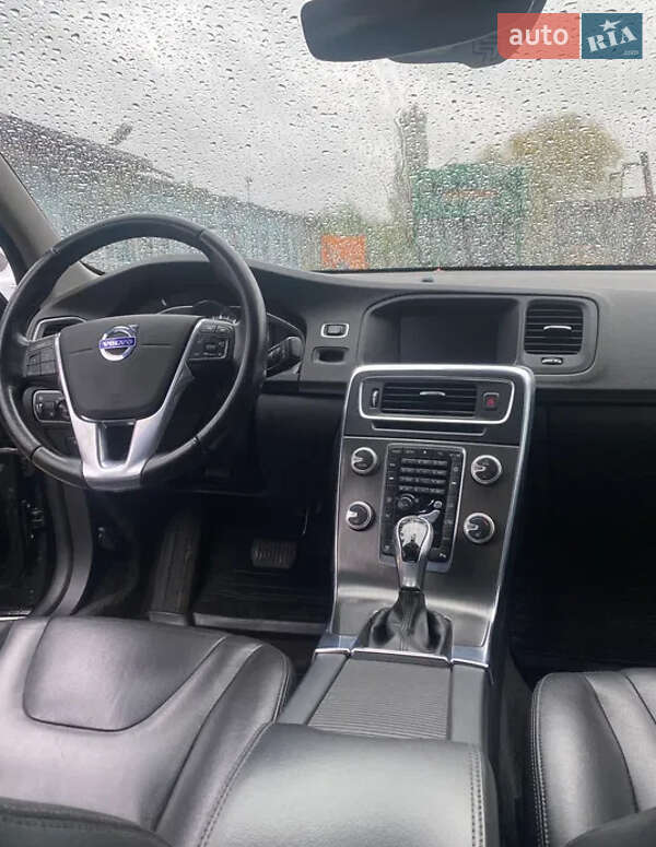 Седан Volvo S60 2015 в Львове