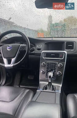 Седан Volvo S60 2015 в 