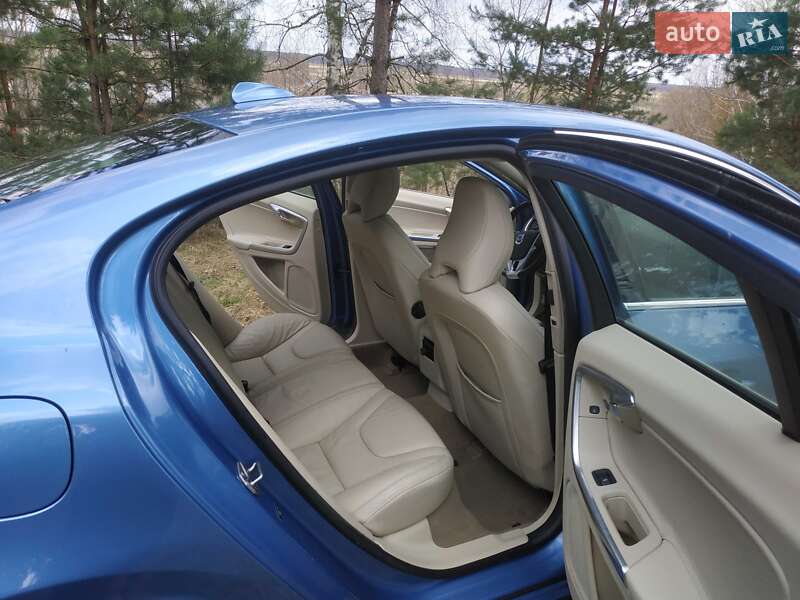 Седан Volvo S60 2013 в Киеве