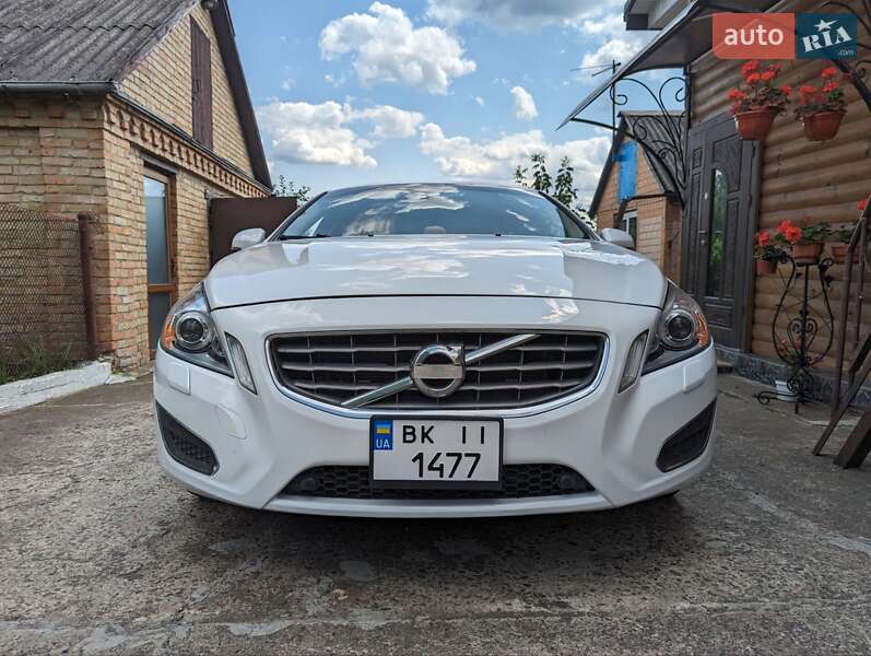 Седан Volvo S60 2012 в Ровно