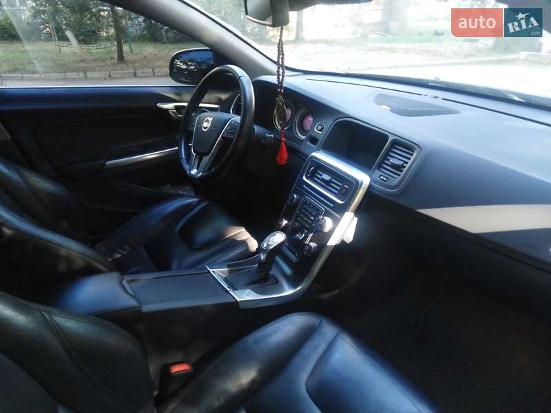 Седан Volvo S60 2013 в Николаеве