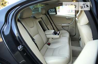 Седан Volvo S60 2015 в 
