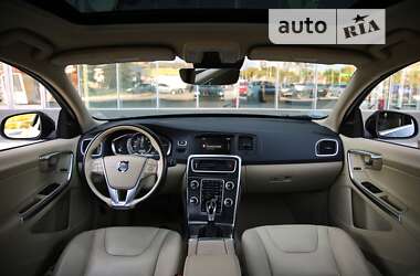 Седан Volvo S60 2015 в 