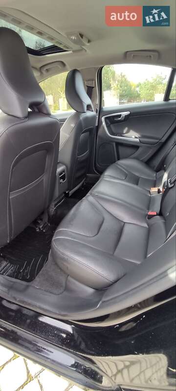 Седан Volvo S60 2016 в Львове