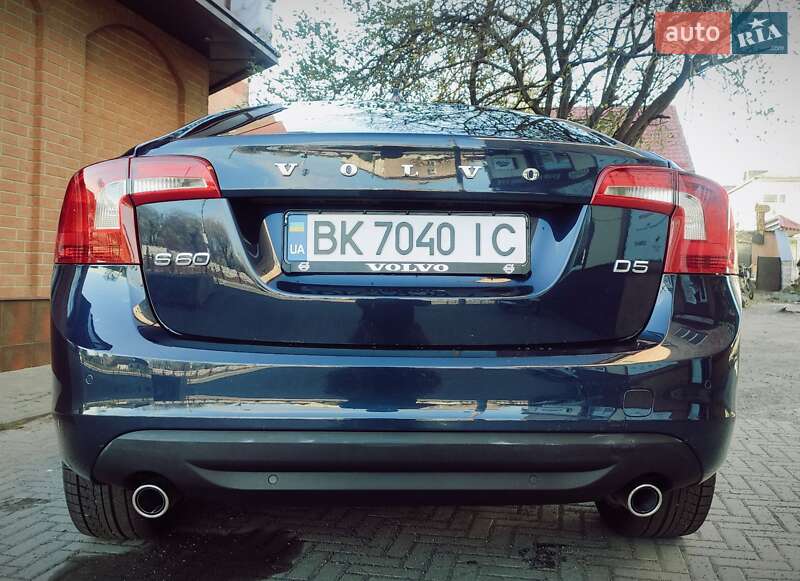 Седан Volvo S60 2011 в Сарнах