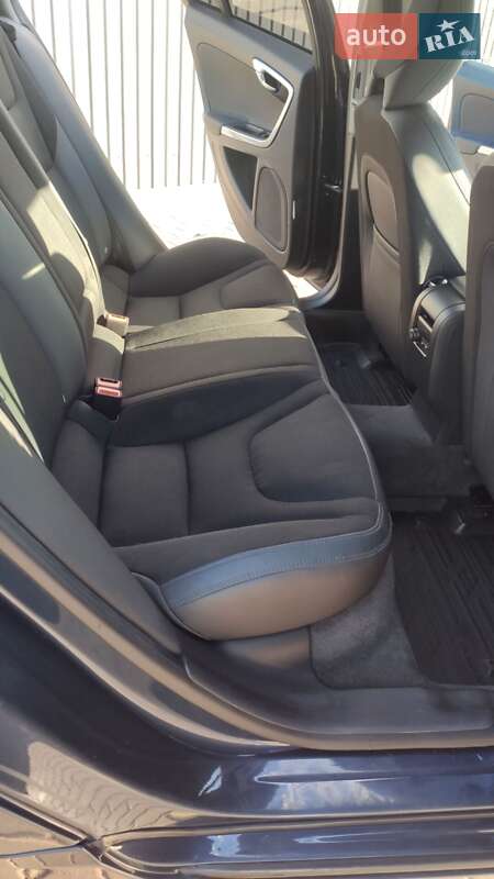 Седан Volvo S60 2011 в Сарнах