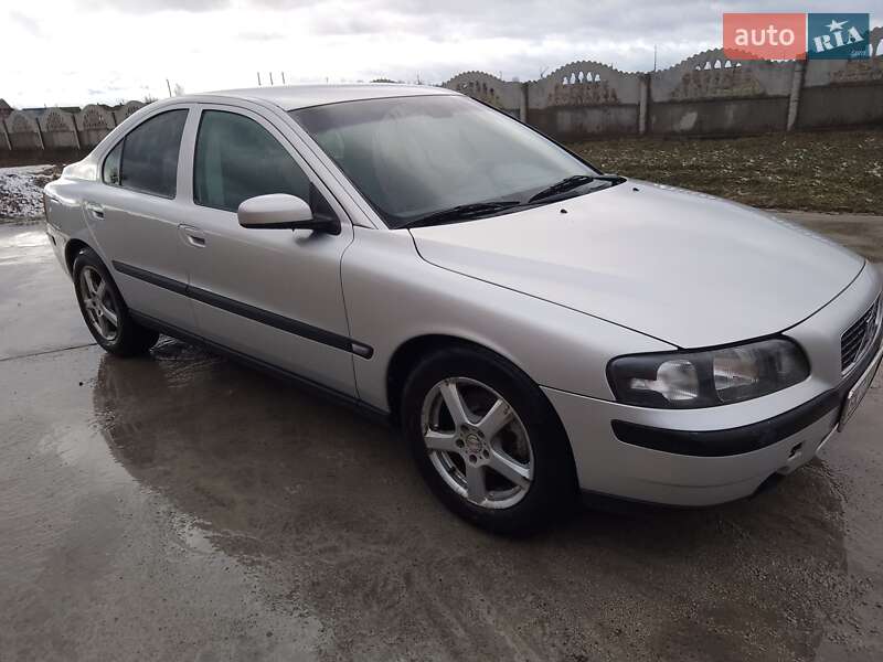 Седан Volvo S60 2002 в Дубровиці