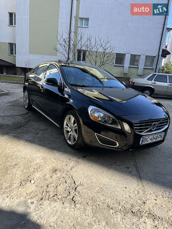 Седан Volvo S60 2010 в Львові