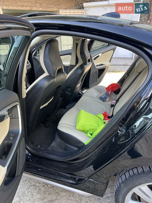 Седан Volvo S60 2010 в Львові