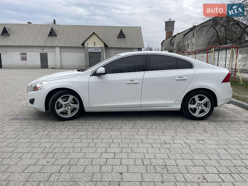 Седан Volvo S60 2012 в Львове