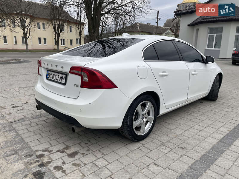 Седан Volvo S60 2012 в Львове