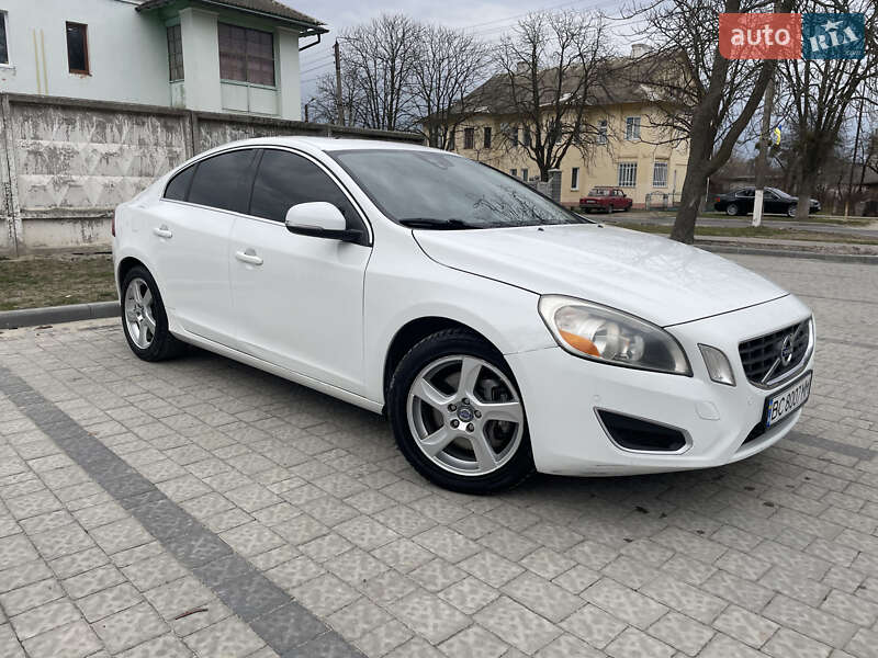 Седан Volvo S60 2012 в Львове