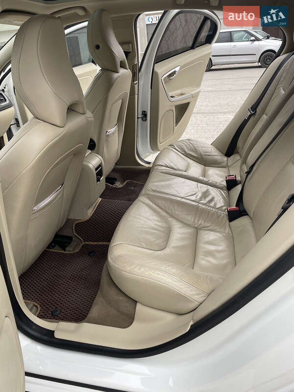 Седан Volvo S60 2012 в Львове