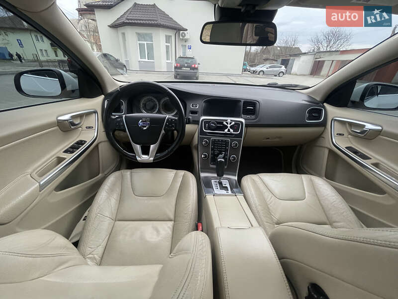 Седан Volvo S60 2012 в Львове