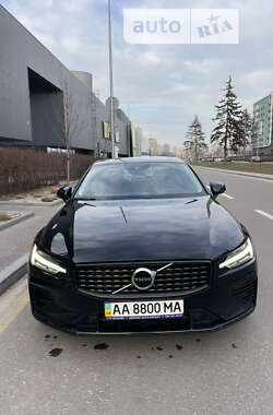 Седан Volvo S60 2020 в Киеве