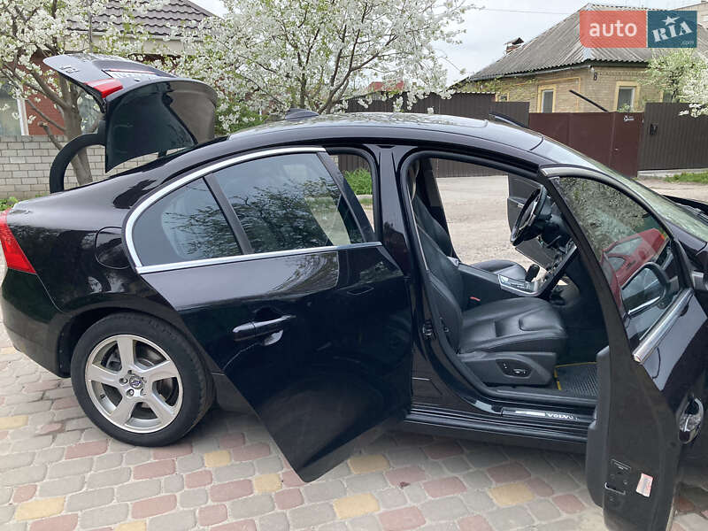 Седан Volvo S60 2011 в Киеве