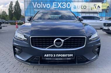 Седан Volvo S60 2019 в Киеве