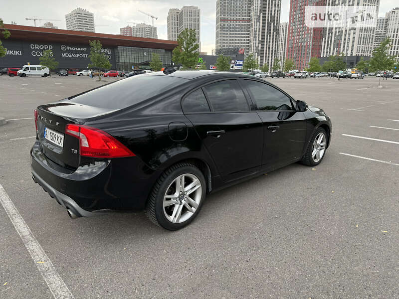 Седан Volvo S60 2016 в Киеве