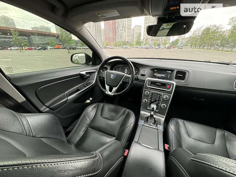 Седан Volvo S60 2016 в Киеве