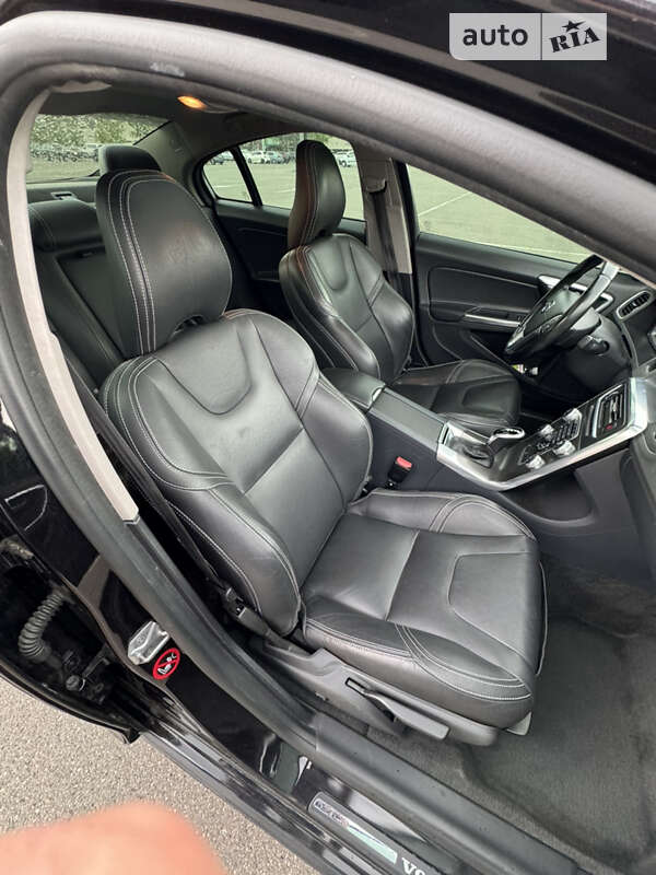 Седан Volvo S60 2016 в Киеве
