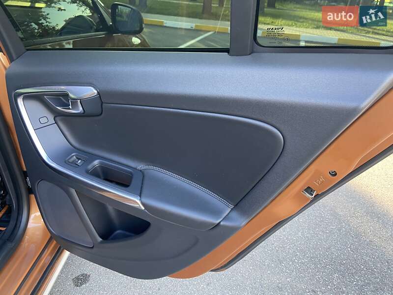 Седан Volvo S60 2013 в Киеве фото 27 Седан Volvo S60 2013 в Киеве