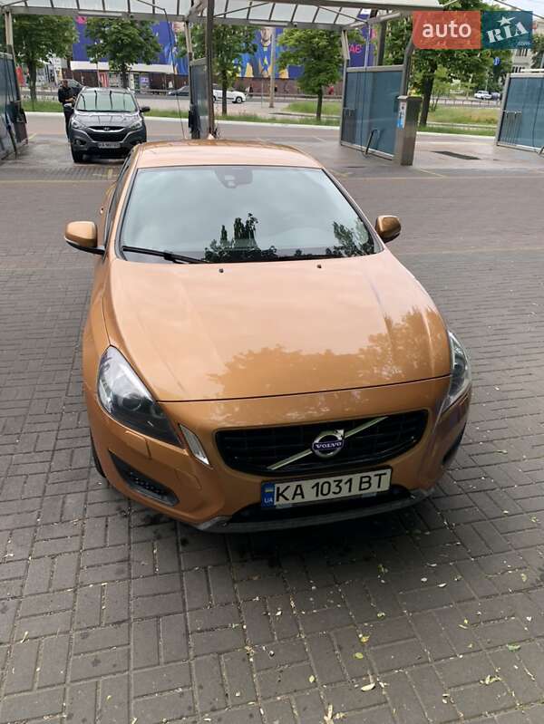 Седан Volvo S60 2012 в Киеве