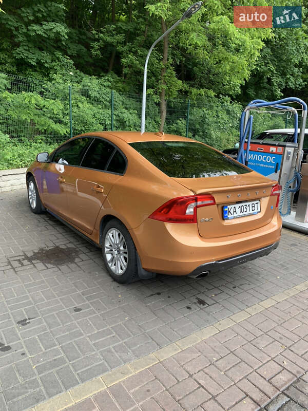 Седан Volvo S60 2012 в Киеве