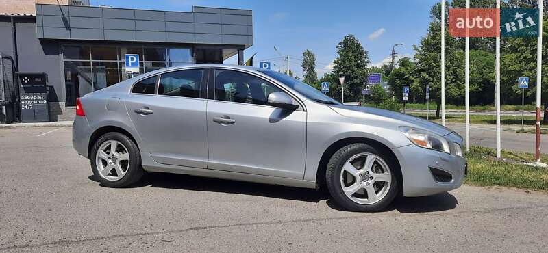 Седан Volvo S60 2012 в 