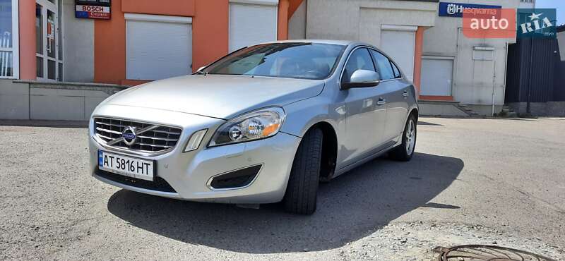 Седан Volvo S60 2012 в 