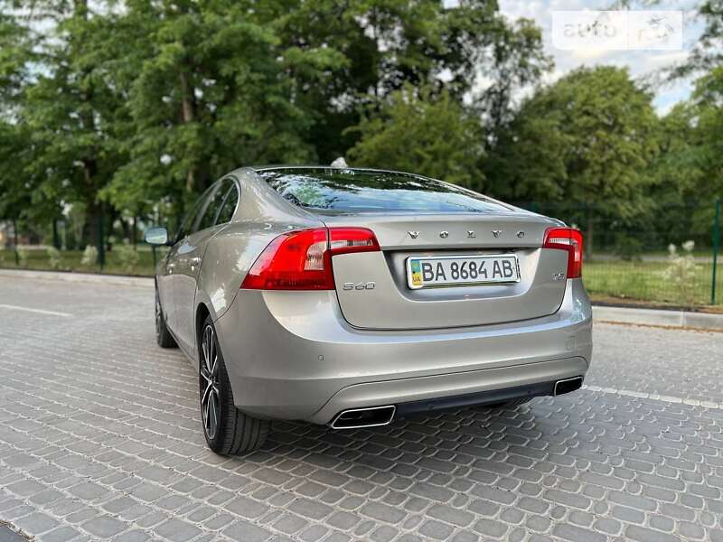 Седан Volvo S60 2015 в Кропивницком
