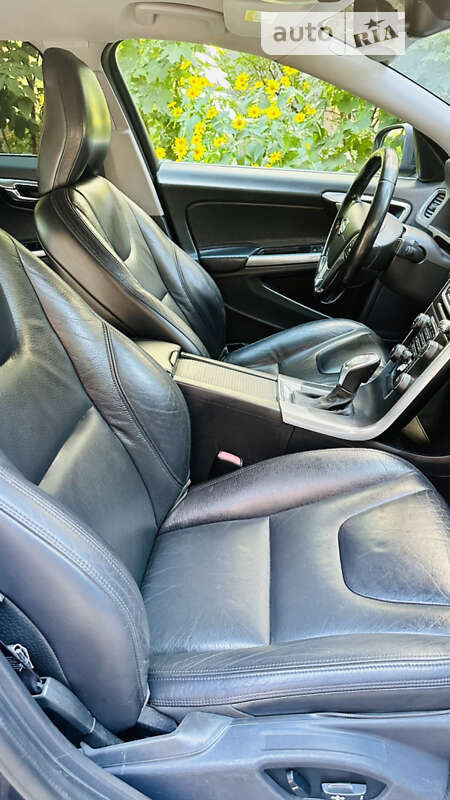 Седан Volvo S60 2013 в Харькове