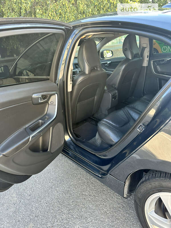 Седан Volvo S60 2013 в Харькове