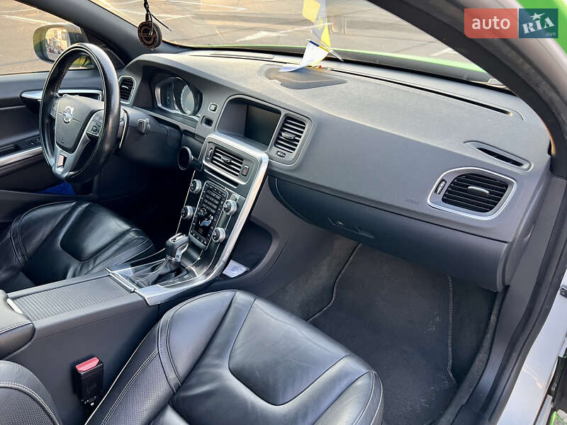 Седан Volvo S60 2015 в Киеве фото 41 Седан Volvo S60 2015 в Киеве