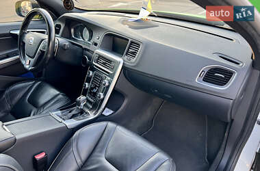 Седан Volvo S60 2015 в 