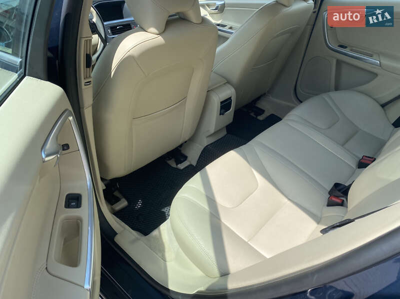 Седан Volvo S60 2014 в Киеве