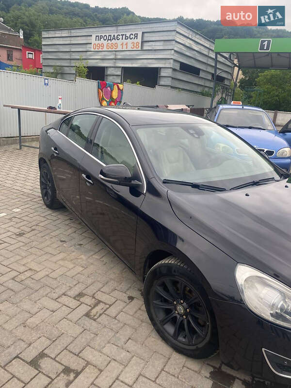 Седан Volvo S60 2010 в Черновцах