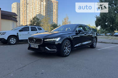 Седан Volvo S60 2019 в Киеве