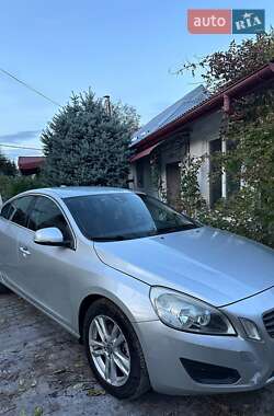 Седан Volvo S60 2012 в 
