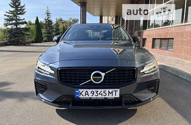 Седан Volvo S60 2019 в Киеве