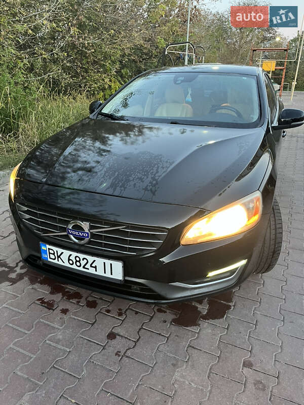 Седан Volvo S60 2014 в Рівному