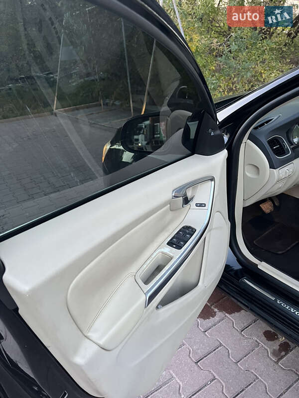 Седан Volvo S60 2014 в Рівному
