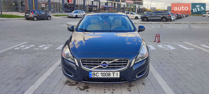 Седан Volvo S60 2012 в 