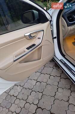 Седан Volvo S60 2013 в 