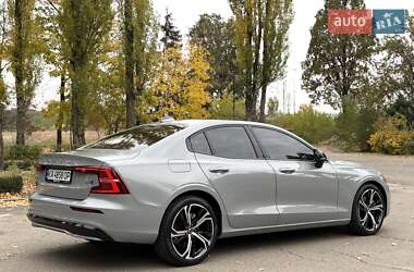 Седан Volvo S60 2024 в 