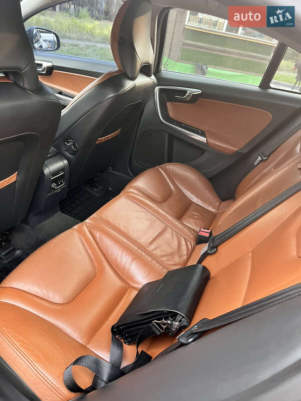 Седан Volvo S60 2011 в Кривом Роге