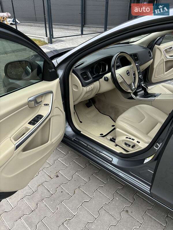 Седан Volvo S60 2015 в Ивано-Франковске