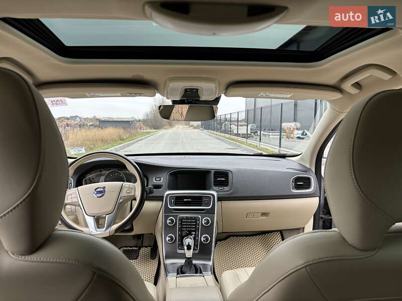 Седан Volvo S60 2015 в Ивано-Франковске